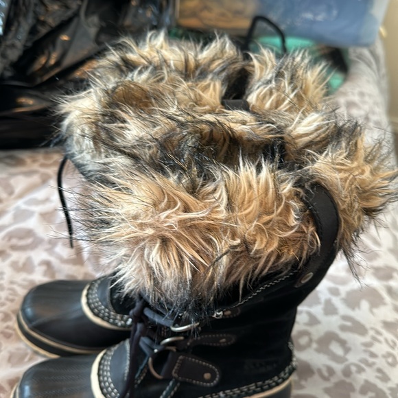 Women’s Sorel Boots - Picture 3 of 9